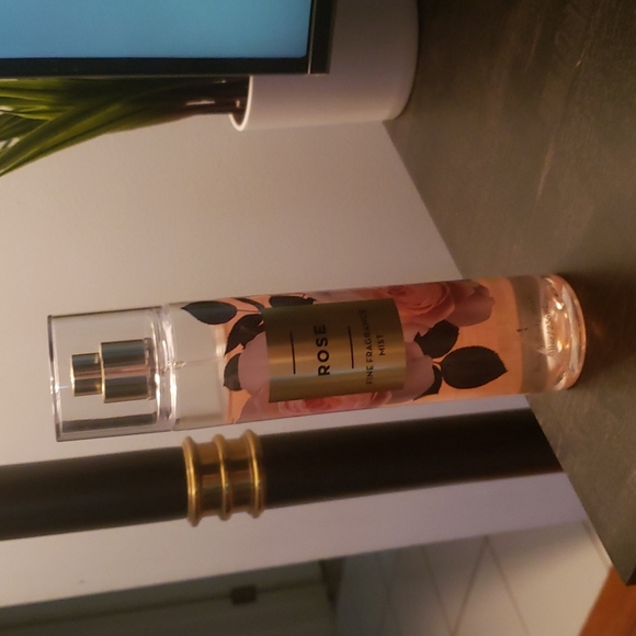 ๐น Rose fine fragrance mist from bath and body works - Picture 1 of 6